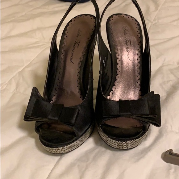 Shoes - Picture 5 of 6